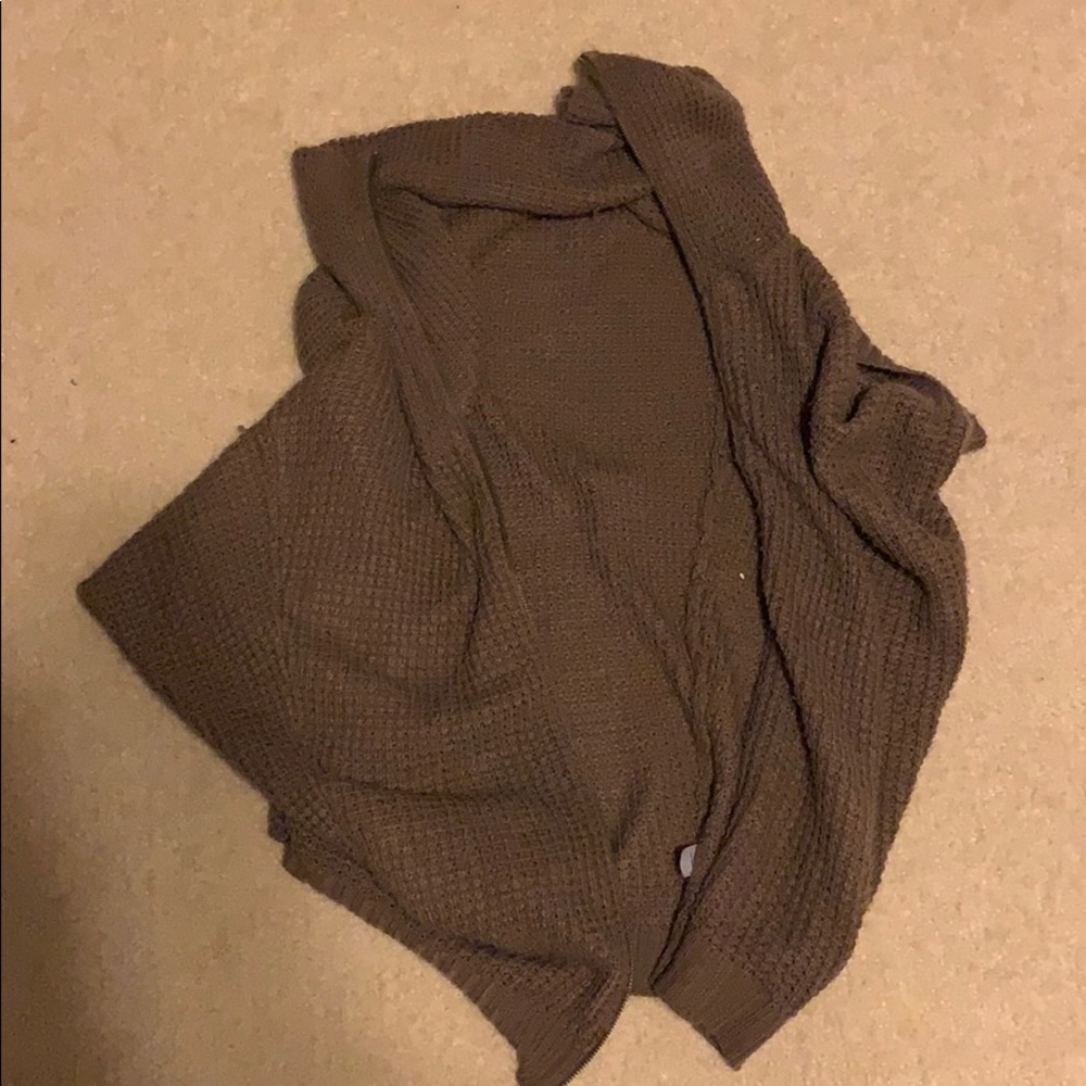 Short sleeve zippered Hinge sweater
